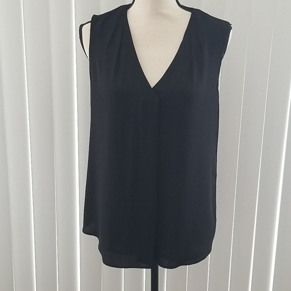 WHITE HOUSE BLACK MARKET PLEATED SLEEVELESS TUNIC
